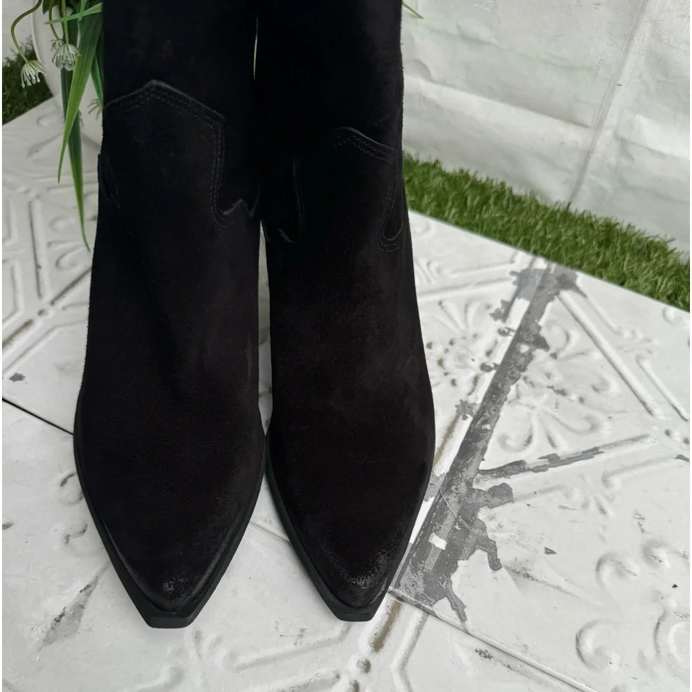Valezka Knee High Boot (Women) size 39 US 8 black
ZIGI
$349.00 gently used - Picture 12 of 15